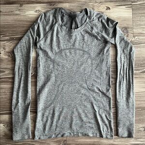 Lululemon Swiftly Tech Long Sleeve 2.0 Slate / White Size 6